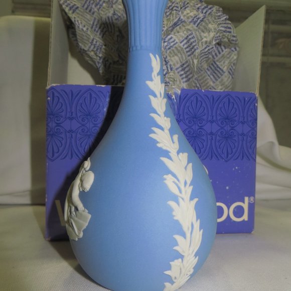 Wedgwood Jasperware Bud Vase New Gift - Picture 3 of 5